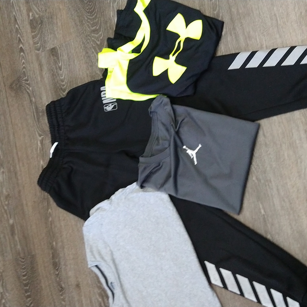 Boys lot of clothing 14/16 Under Armour